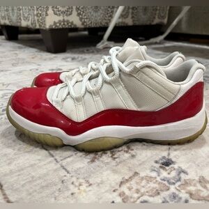 Jordan 11 Low Cherry men’s 9.5